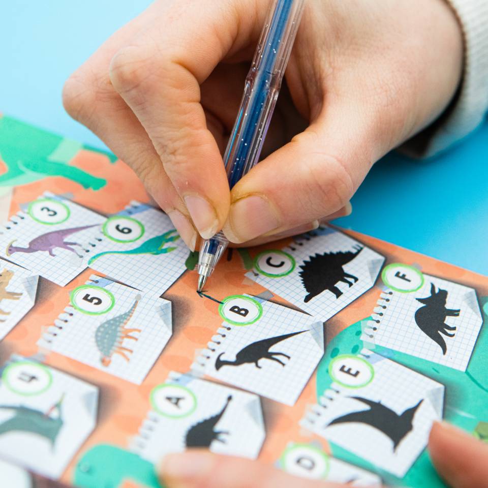 Colour-In Carry Case: Dinosaur Activity Case